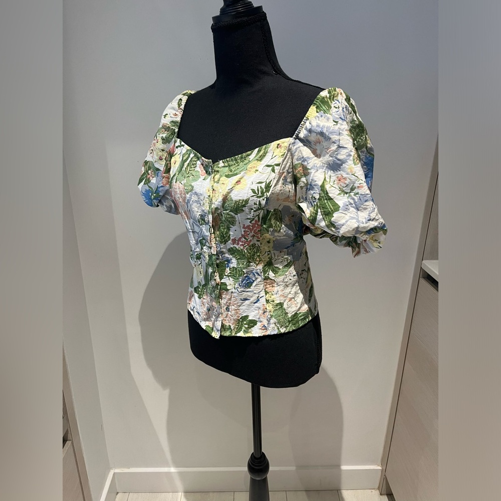 Size 6 Ruffled Sleeved Button Down Top - Picture 4 of 6